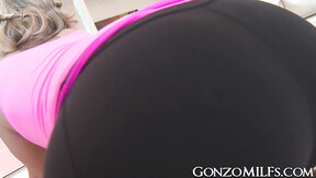 Yoga COUGAR Alana Luv riding prick to burn some calories