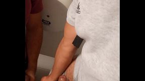 Mamando o macho no banheiro do Metr&ocirc_ - FULL RED