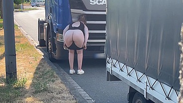 BONUS VIDEO: hot masturbation show for the truck driver