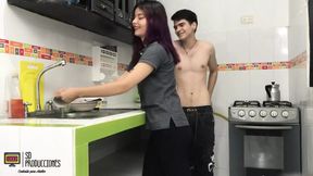 I Fuck My Stepsister While She Washes the Dishes Cum-double - Porn in Spanish