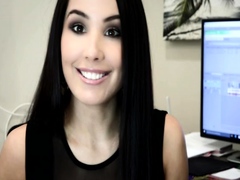 Brunette Solo Webcam Masturbation