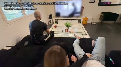 Netflix and chill - J'enleve la capote pour que le meilleur ami de on mari me jouisse dans la chatte