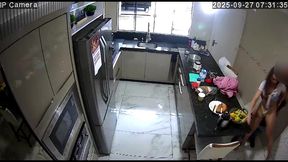 flagra! marido pega esposa dando para o vizinho na cozinha!