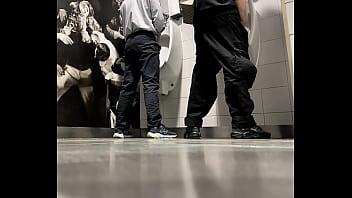 A day at the shopping center&#039_s public toilets