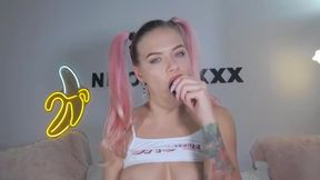 Tiny Nicolettxxx deepthroats and scratches all her holes online