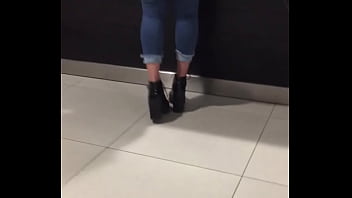 F&aacute_tima Segovia &ldquo_ La chuecona&rdquo_ - CULAZO en centro comercial 1/2