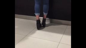 F&aacute_tima Segovia &ldquo_ La chuecona&rdquo_ - CULAZO en centro comercial 1/2