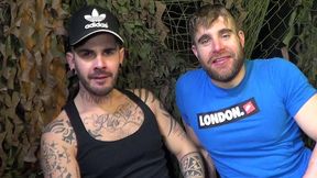 2125 un beau mec viril barbu baise par son pote tatouevoici isac un beau mec ...