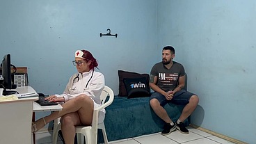 LEITE NO COPO Enfermeira safada bebeu toda a amostra de sêmen COMPLETO