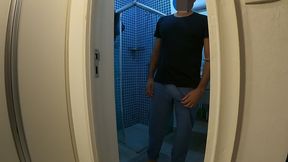 vizinho de salvador veio concertar o chuveiro e gozou no meu rabo.