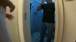 vizinho de salvador veio concertar o chuveiro e gozou no meu rabo.