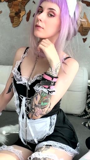 Slim solo babe poses on her OnlyFans free account