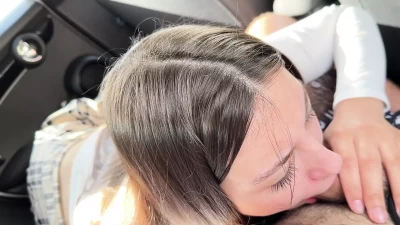 Naughty College Girl Returns the Favor in the Car