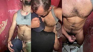 Muito prazer no banheiro da balada com esses putos e safados de Fortaleza
