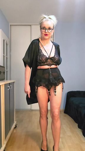 MILF Sexy Dance Show Wearing Nylon Stockings