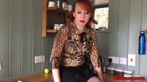 Horny Housewife!