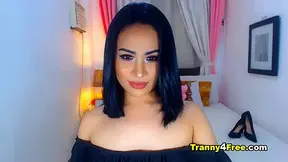 Pink lips Tranny4free masturbating