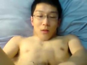 18yo jerking off and cumming in his own face!!