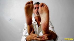 DILF Richard Lennox Shows Off His Feet In Yoga Session