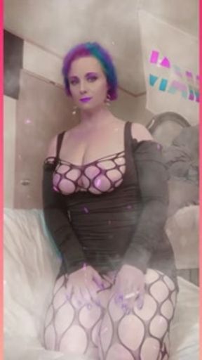 Laura Loves Smoking with faces from Snap