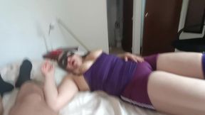 q morbo tocar el cameltoe de mi empleada zorra mientras me chupa la verga