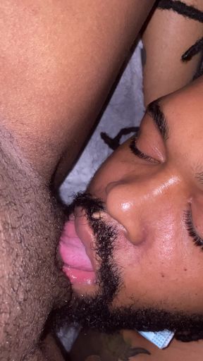 Eating a Queens Pussy
