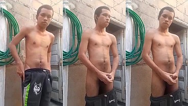 un rato en el patio de la casa de una vecina me masturbo