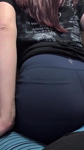 PAWG Lap Dance in Yoga Leggings