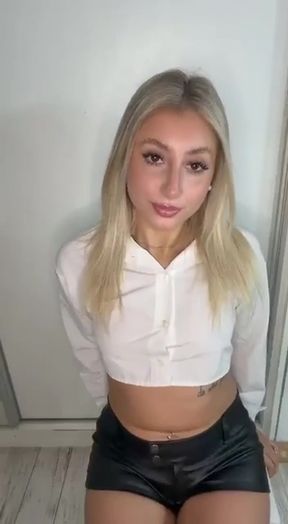 Shy girl's envy leads to a blush-inducing goitering experience