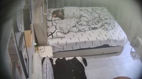 2025--5酒店偷拍 气质美女被男友狂操三场身体敏感捂嘴抓床单