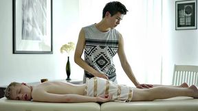 Twink masseur cums while barebacking in kinky duo