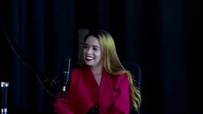 Trabalha em site gringo, arrumou treta com o professor na faculdade, queria ser modelo e como entrou na pornografia - Jhocy (SHEER/RED)