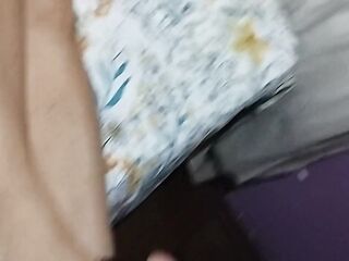 Una buena lectura se convierte en footjob y deepthroat