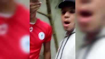 MARQUEI COM UNS AMIGOS DE IR NO BAILÃO DE FAVELA E ACABEI LIBERANDO A BUNDA NO MATO PRA GERAL COMER