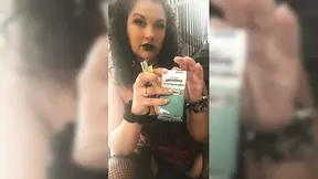 Amateur EXPERIENCED LADY squirts on stairs while masturbating