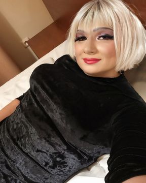Crossdresser puts mega long dildo in ass under velvet dress