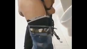 DEI O CU NO BANHEIRO DA ESCOLA PARA 2 PROFESSORES