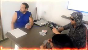 vestimos de gente a la sirvienta y la cojemos entre todos ,noche de poker con amigos