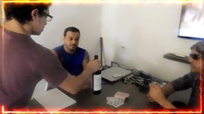 vestimos de gente a la sirvienta y la cojemos entre todos ,noche de poker con amigos