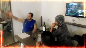 vestimos de gente a la sirvienta y la cojemos entre todos ,noche de poker con amigos