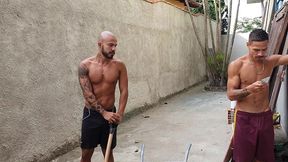 o pedreiro dotado e o ajudante puto