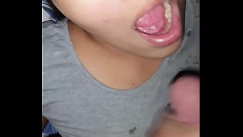 Prima recibe verga y leche