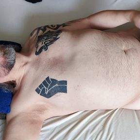 German Chubby Sub lying on bed and wanking