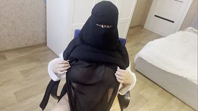 Arab milf with big tits masturbates her pussy