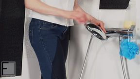 FxF 00042 00083 White top, blue jeans... and a shower!