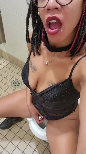 Couldn't say no had to stop shopping to masturbating