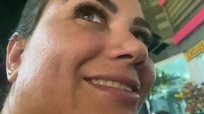 marido sai com esposa pelas ruas de sao paulo a procura de um comedor para saciar sua lascivia