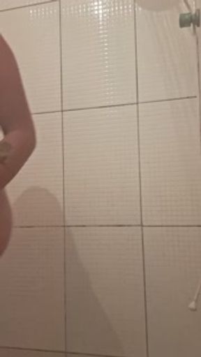 I RECORDED MYSELF TAKING A VERY TASTY 🧼🚿 SHOWER