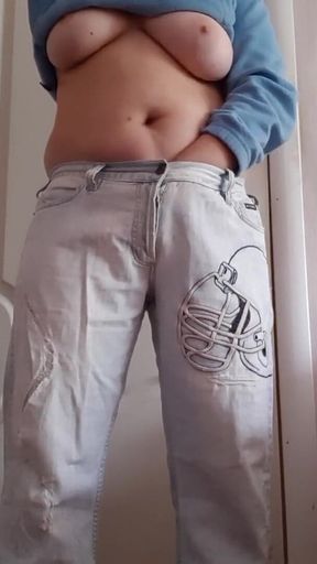 MILF Teacher Secretly Jerks off Clit at University