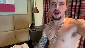 H&eacute_tero acordando o novinho na pica